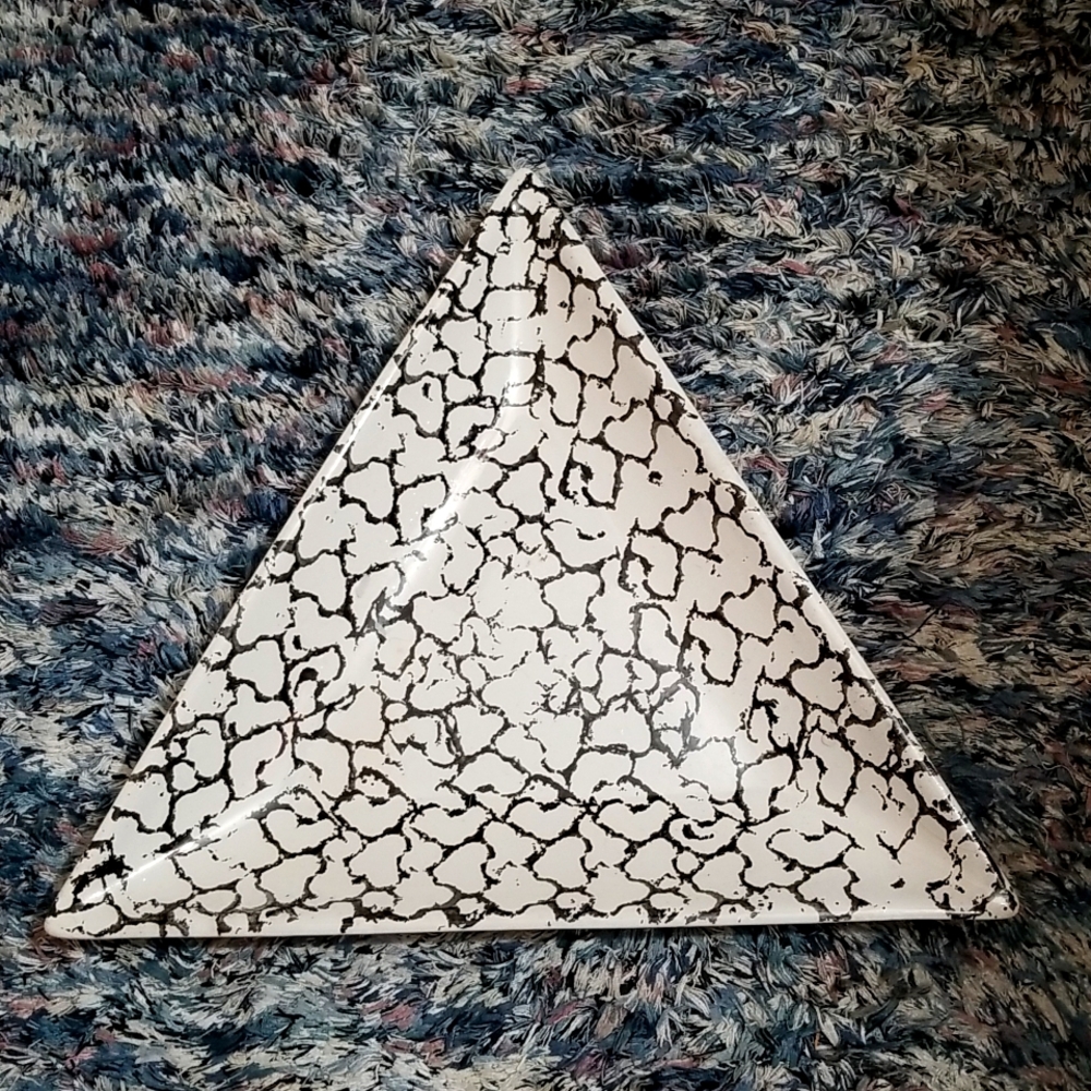 Pier 1 Imports Italy Black White Triangle Dish Spongeware Serving Plate Copy🇺🇦